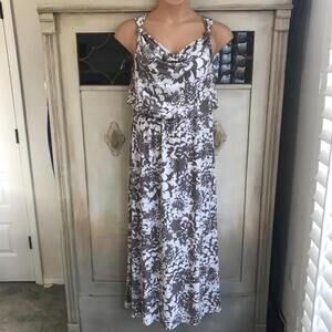 EUC Ann Taylor Tan & White Floral Maxi